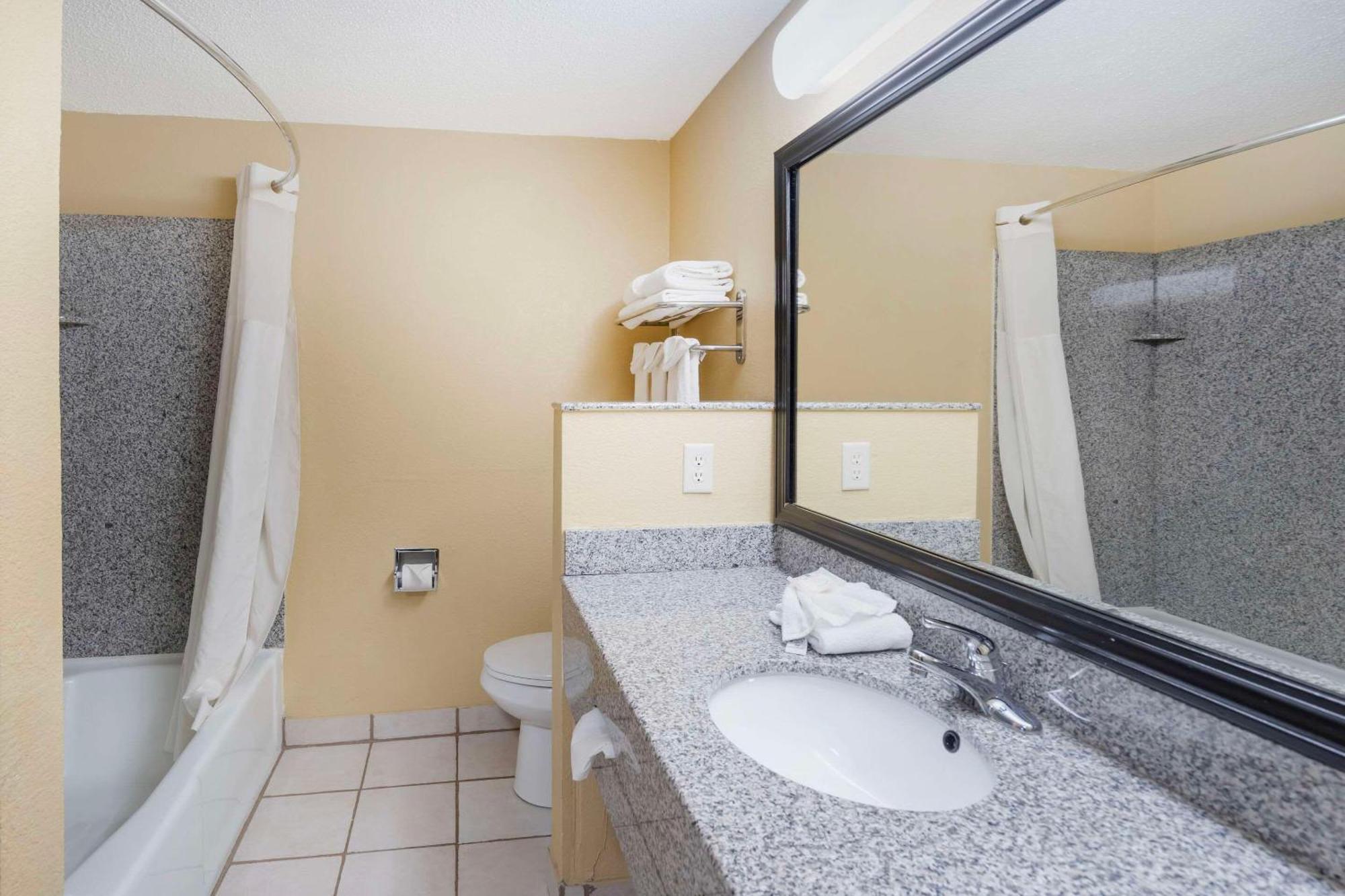 Quality Inn & Suites Bloomington University Area Luaran gambar