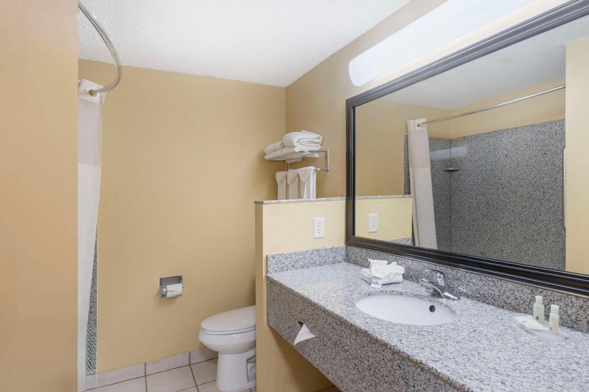 Quality Inn & Suites Bloomington University Area Luaran gambar